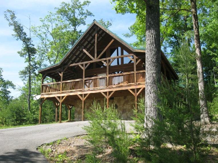 Private 2 bedroom cabin between Gatlinburg and Pigeon Forge